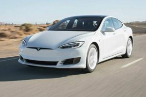 Автомобили Tesla в очередной раз стали дороже