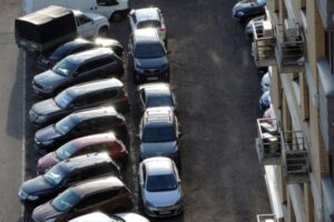 Эксперт назвал важную причину урезания парковок в Москве: все по ГОСТу