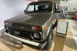 АвтоВАЗ рассказал о возможном выпуске праворульных Lada