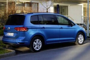 Volkswagen Touran 2023 модельного года: рестайлинг компактвэна