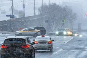 ГИБДД Москвы дала советы, как ездить в снегопад