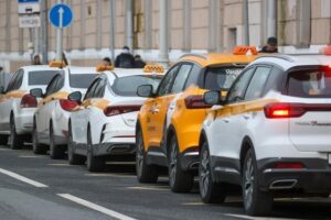 Автосоветы: Эксперты рассказали, как не потерять данные при зарядке телефона в такси