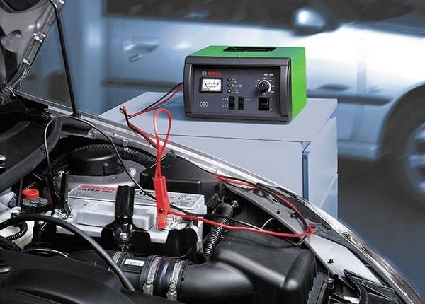 Как выбрать зарядное устройство для автомобильного аккумулятора?