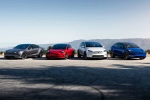 Tesla отзывает два миллиона машин: виноват автопилот