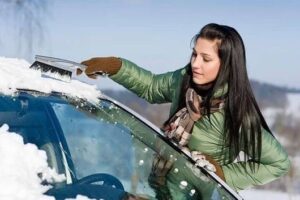 Какой должна быть автомобильная щетка для снега мягкая или жесткая