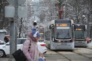 Трамвай – помеха слева: автолюбителям объяснили, как не получить новый штраф