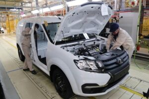 АвтоВАЗ начал выпуск первых Lada Largus в Ижевске