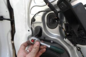 Как снять обшивку двери Ford Focus 2? Доступный мануал