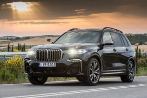 Внедорожники BMW попадут под налог на роскошь. Сколько заплатят владельцы